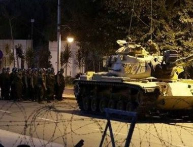 Τουρκία: Η ερντογανική Yeni Safak «βλέπει» συνωμοσία για νέο πραξικόπημα